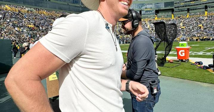Front Royal's Ryan Jewel performs 'biggest concert and shortest concert' in NFL debut