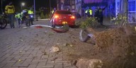 Ladrones de carros se enfrentaron a tiros con la Policía y terminaron estrellados contra un separador en Bogotá: así fue la persecución