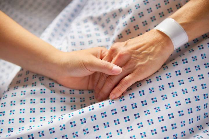 Ministra de Salud descarta aprovechamiento político en discusión por eutanasia: “Es una necesidad que existe”