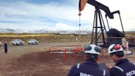 Petroleros paralizan yacimientos de PECOM y advierten a YPF
