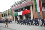 ACUDEN CIENTOS DE VECINAS Y VECINOS AL TRADICIONAL DESFILE CÍVICO MILITAR EN TLALNEPANTLA