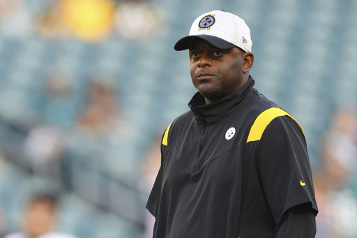 Los Falcons despiden al coach de receptores Ike Hilliard tras derrota sin puntos contra Panthers