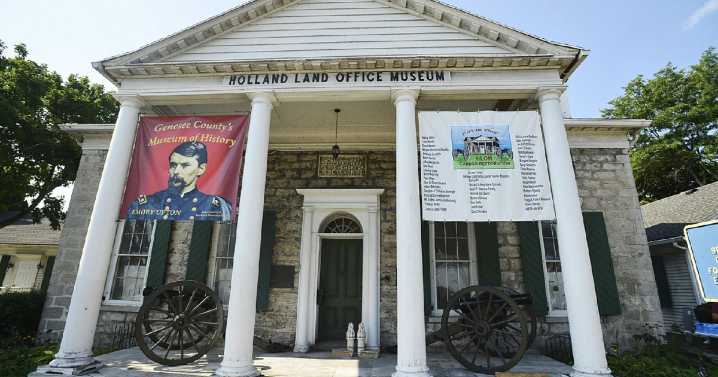 Downtown Batavia ghost walks return at HLOM