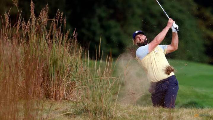 VR headsets no match for creative New York crowd at Ryder Cup, says Rahm