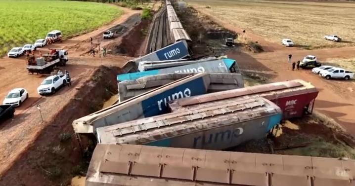 ¡Impactante! Tren con maíz se descarrila en São Paulo tras brutal choque con camión