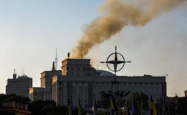 Rusia lanza la mayor ofensiva aérea contra Ucrania; impacta sede del Gobierno en Kiev