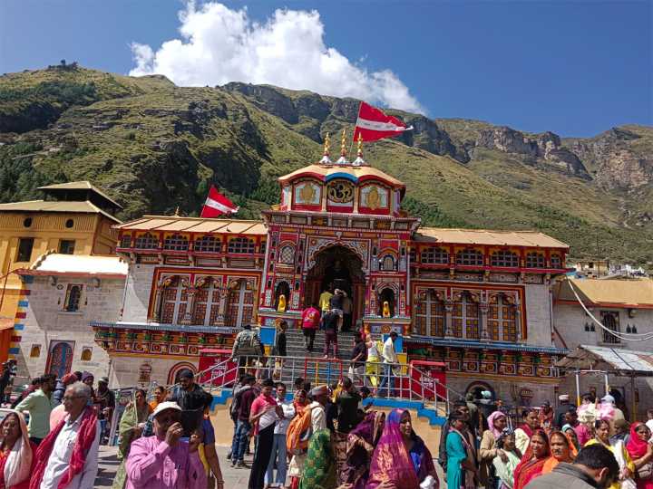 Badrinath Temple closure date