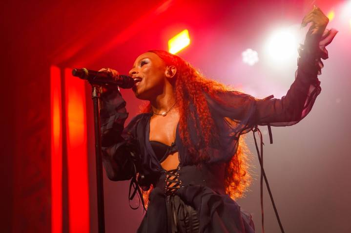 Leon Thomas, GELO & Ravyn Lenae Perform at Billboard’s R&B/Hip