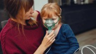 Aumentan consultas por enfermedades respiratorias en niños: ¿qué síntomas atender por teleconsulta?