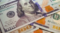 El dólar oficial y el blue cerraron con un leve aumento en medio de la tensión electoral