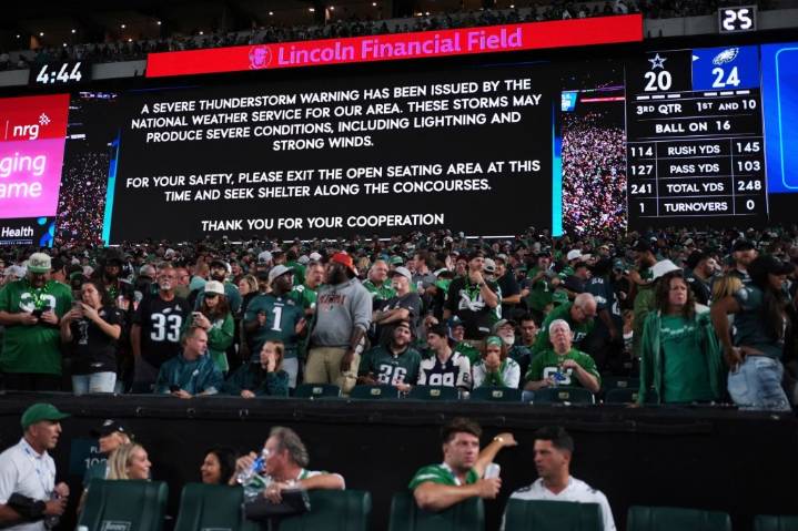 Lightning halts Eagles’ season opener against Cowboys