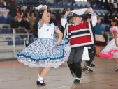 ¿Cómo acompañar a niñas y niños en bailes y actuaciones en fiestas patrias? Incluyamos una mirada sensible en estas fechas.