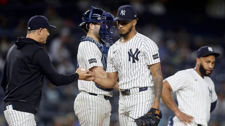 Yankees' offense, bullpen falter again in another 10