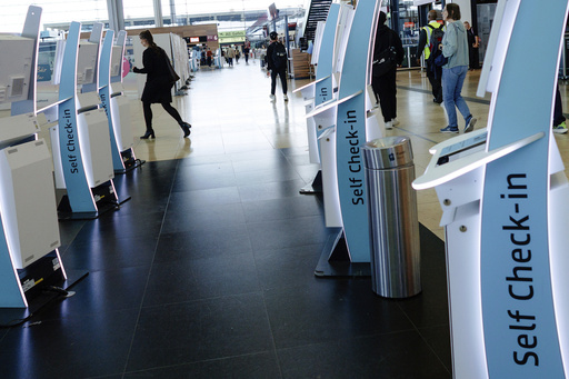Los efectos del ciberataque a la facturación en tres aeropuertos europeos continúan por 2do día