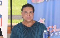 Osvaldo Ríos presume su cuerpo a los 64 años y recibe elogios en redes