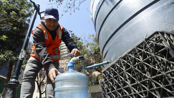 ¿Por qué miles de personas quedarán sin agua en Santiago?
