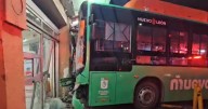 ¡Tragedia en Monterrey! Fuerte choque de camión contra farmacia deja 12 heridos