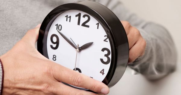 Se despide el verano: confirmaron la fecha para ajustar los relojes y cambiar al nuevo horario de invierno