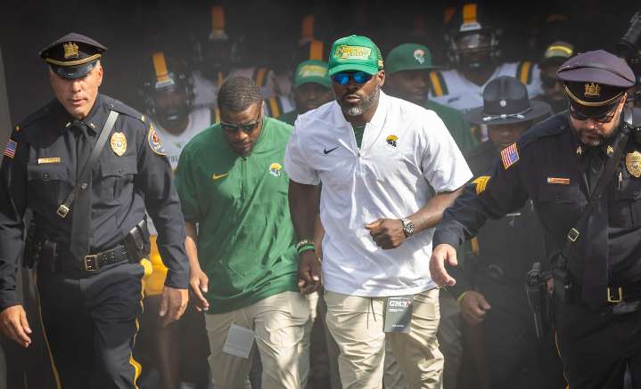 Former Steelers, Eagles QB becomes head coach candidate at alma mater