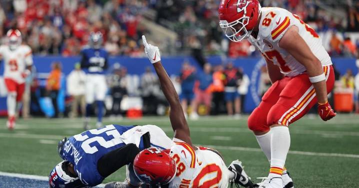 Travis Kelce and Andy Reid have heated exchange in Chiefs win, Eagles make thrilling late comeback: NFL Week 3 Sunday review