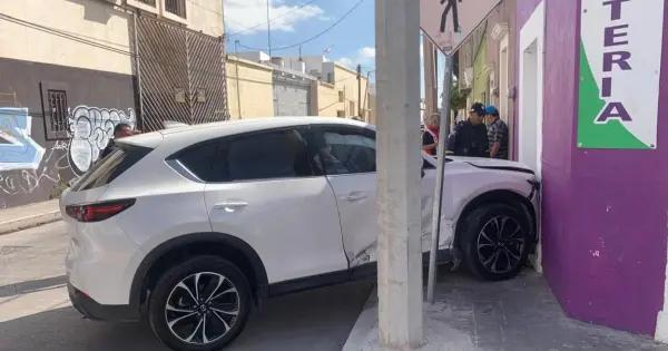 Cuantiosos daños en choque sobre Pedro Moreno