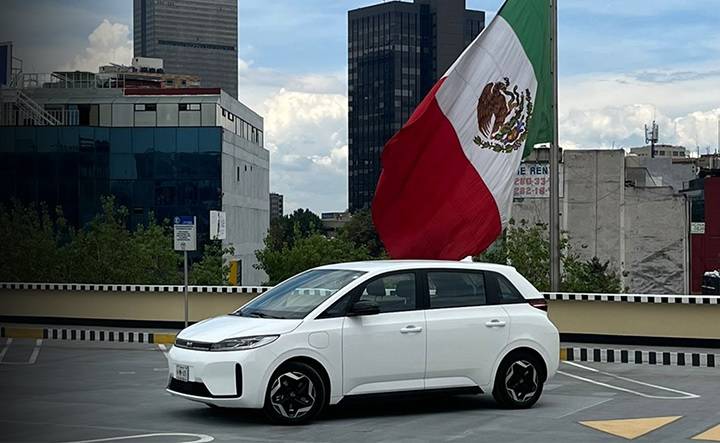 México subirá hasta 50% los aranceles a autos y productos chinos