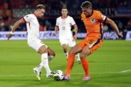 Empatan Países Bajos y Polonia en choque eliminatorio