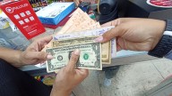 El bolívar cerró en negativo en agosto