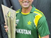 Beat India and then offer handshake, Younis tells Pakistan