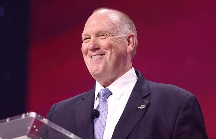 Border Czar Homan Caught Taking $50,000 Cash For Govt Contracts