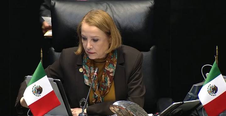 Sheinbaum envía al Senado iniciativas sobre amparo y protección industrial
