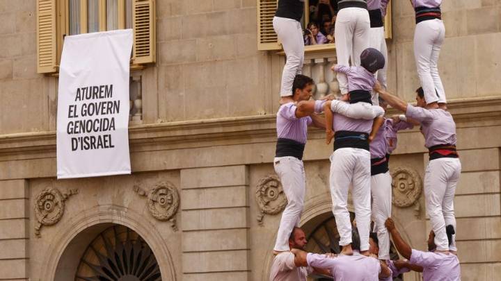 El Ayuntamiento de Barcelona despliega pancartas contra "el gobierno genocida de Israel"