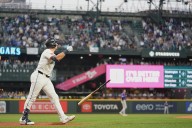 Mariners wrap up first AL West title since 2001