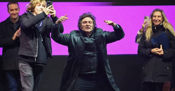 Elecciones 2025: Javier y Karina Milei llegaron al búnker de La Libertad Avanza para recibir resultados
