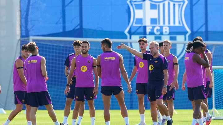 Dos jugadores del Barcelona se empujaron en una discusión en un entrenamiento, tuvieron que separarlos