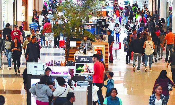 Avanza el consumo interno privado; mexicanos gastaron más en productos importados