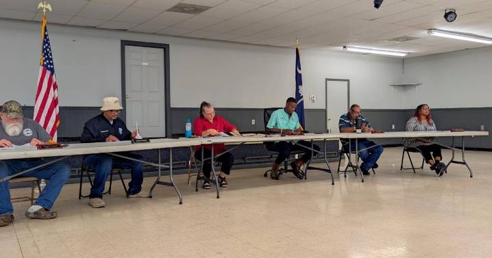 More money woes, police turmoil laid bare at Calhoun Falls meeting
