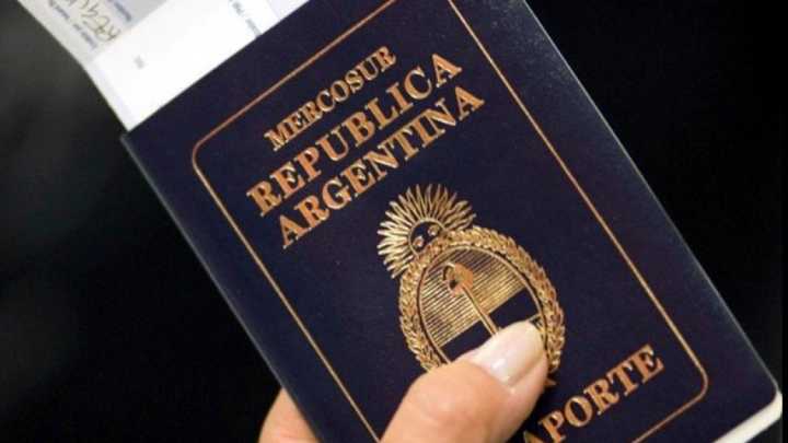 El Gobierno detectó fallas en miles de pasaportes argentinos y pidió que los devuelvan