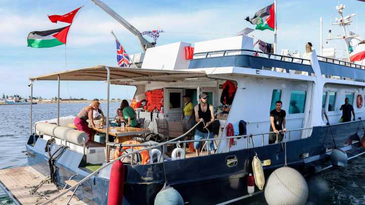 La flotilla con 42 barcos zarpa de Sicilia hacia Gaza: "Esta vez no nos detendremos"