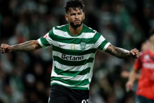 0-1. Luis Suárez, autor del gol de la victoria del Sporting contra el Estoril