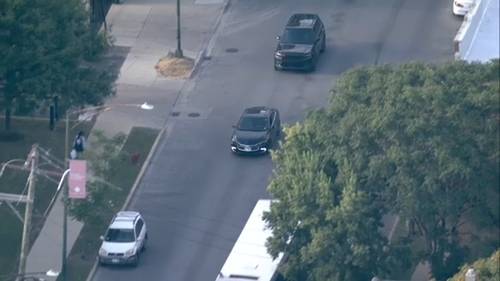Chicago police chase ends in crash near Central Park Avenue, West Fulton Boulevard in East Garfield Park, video shows
