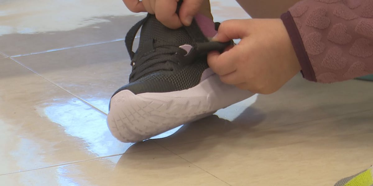 Shoe giveaway brings smiles to Sioux Falls kids