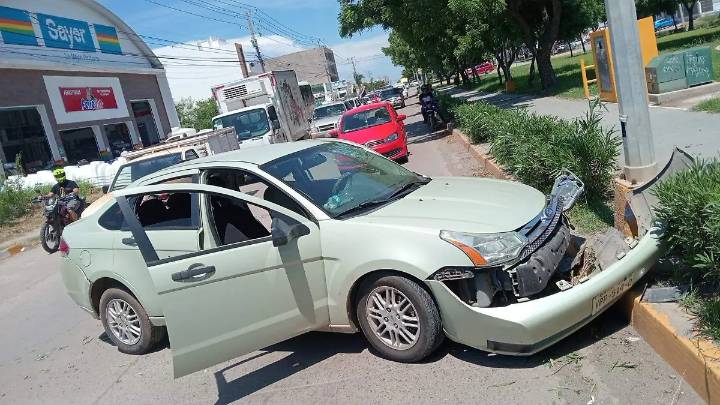 Choque deja mujer lesionada en el Libramiento II de Mazatlán