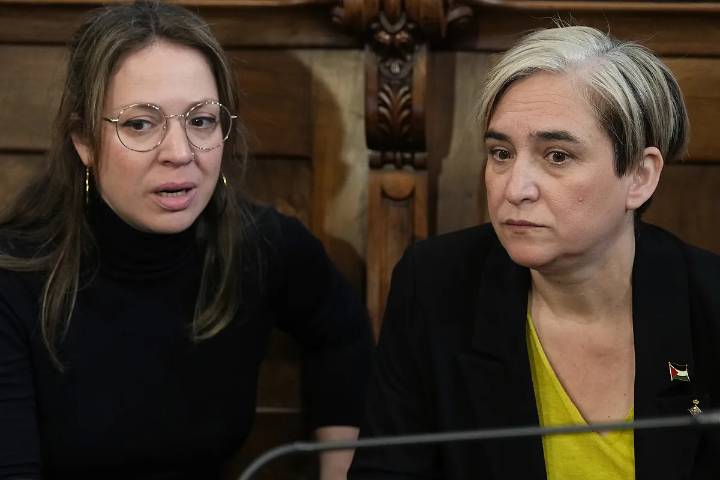 El plantón de Janet Sanz abre la quiniela sucesoria en los 'comunes' mientras Ada Colau se crece en la flotilla a Gaza
