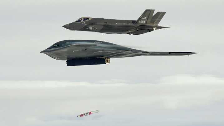 USAF B-2 Spirit Teams Up with Norwegian F