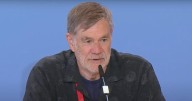 Gus Van Sant’s cast including Colman Domingo, Myha’la Herrold, Dacre Montgomery discuss his “guerilla filmmaking” style for ‘Dead Man’s Wire’