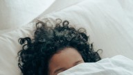 Si haces esto antes de irte a dormir, estás entre las personas más inteligentes del mundo, según la psicología