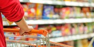 Según un informe privado, el consumo masivo repuntó 4% interanual en agosto