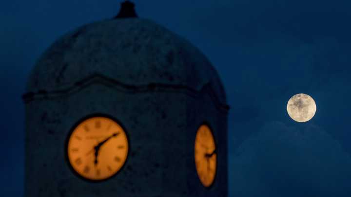 Daylight saving time ends soon. Here's when