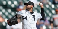 Martín Pérez exits with apparent injury in series finale against O's